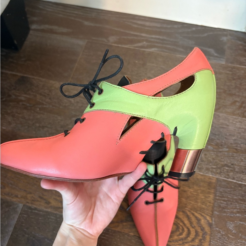 John Fluevog Stylish Pink and Green Heeled Shoes - Picture 9 of 10